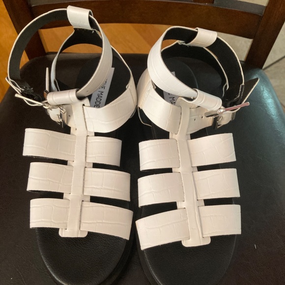 Sandals - Picture 2 of 3